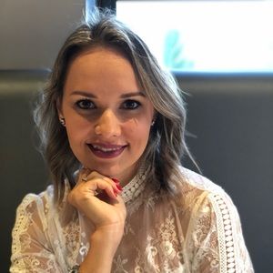 Meet your Posher, Adriana priscila